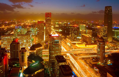 夜幕下的北京街头剪影