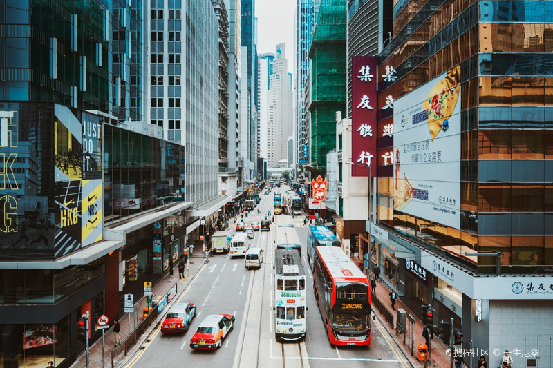 香港，致尊敬的听众朋友们
